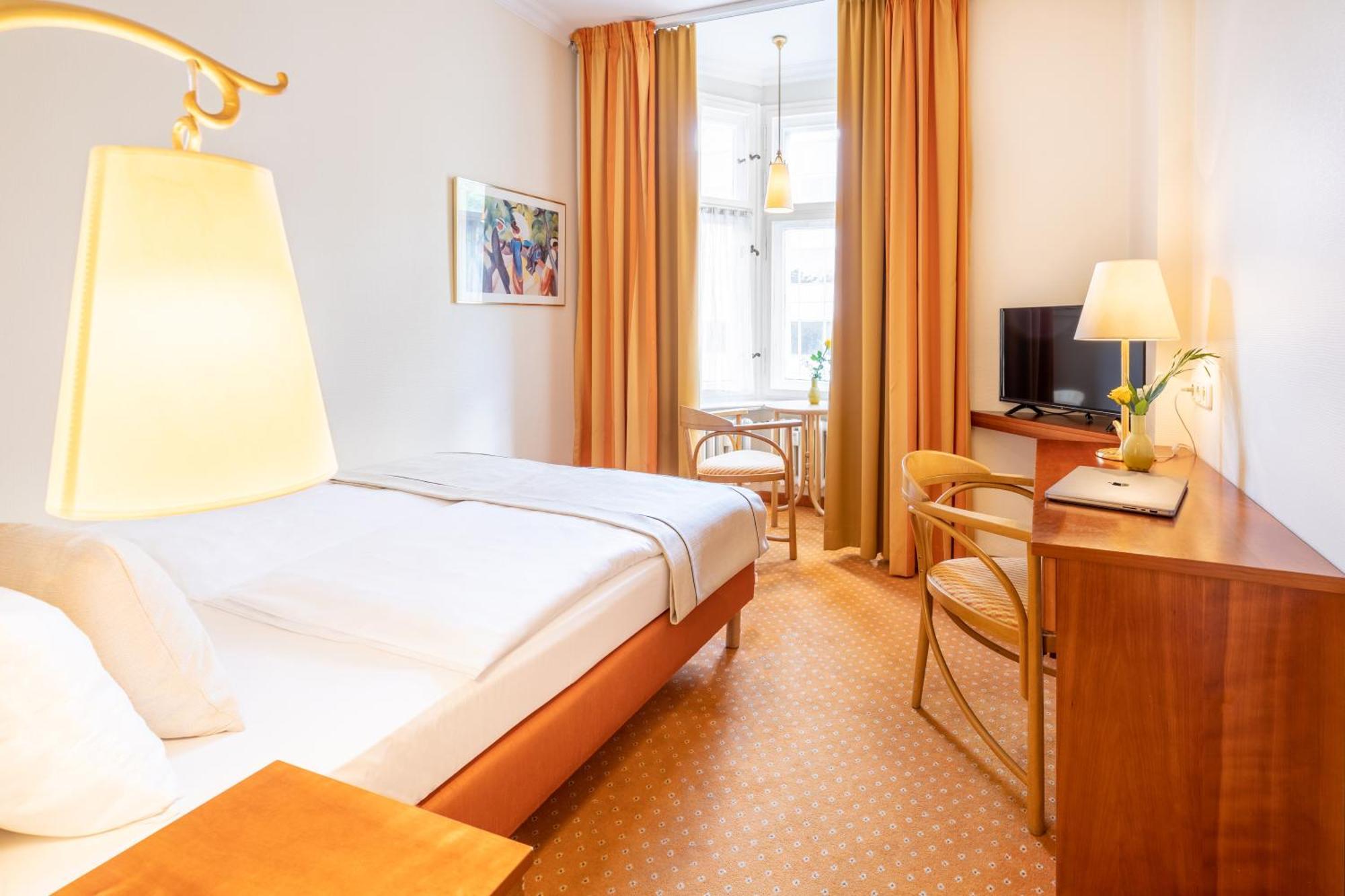 Hotel Novum Kronprinz 3*